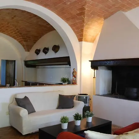 Nebbiano Sleeps 4 Pool Wifi
